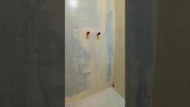 Штукатурка стен в ванной. Гидроизоляция стен. Электрика. Сантехника.