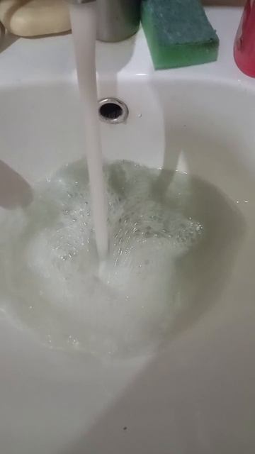 Пошла вода на Восточном, воняет канализацией, за что платить деньги?