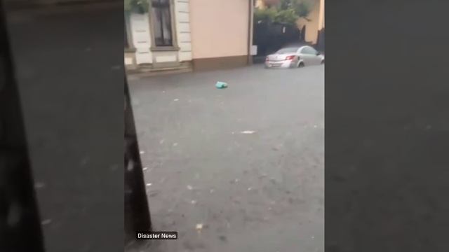 Наводнения из-за из-за проливных дождей начались в Бухаресте, столице Румынии
