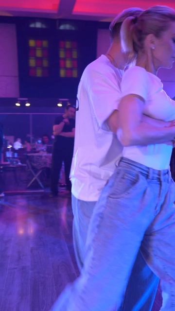 Street Tango. Сергей Мазяев и Юлия Стародубцева #танго #тангонуэво #неотанго #аргентинскоетанго