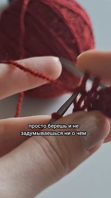 Лёгкая шапка спицами