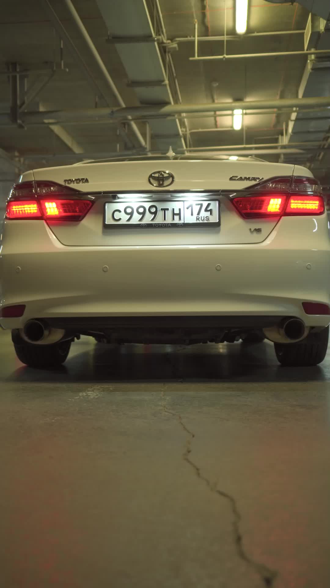 Camry V6 — машина, которую чаще ассоциируют с комфортом, тишиной и плавностью.