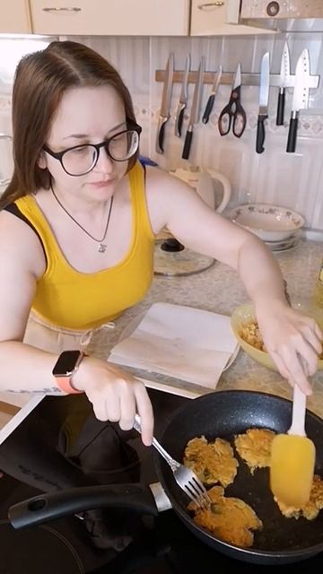 Оладьи из кабачка и капусты