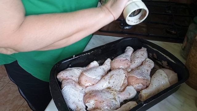 Запечённая куриная голень.Рецепт называется- Сам себе режиссёр