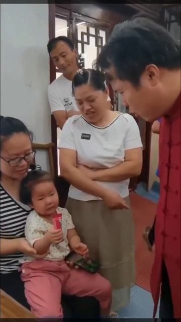 Chinese Doctor Fixes a Dislocated Elbow in Seconds