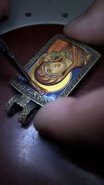 Казанская рукописная икона Божией Матери. Нательная икона мирница с миро внутри