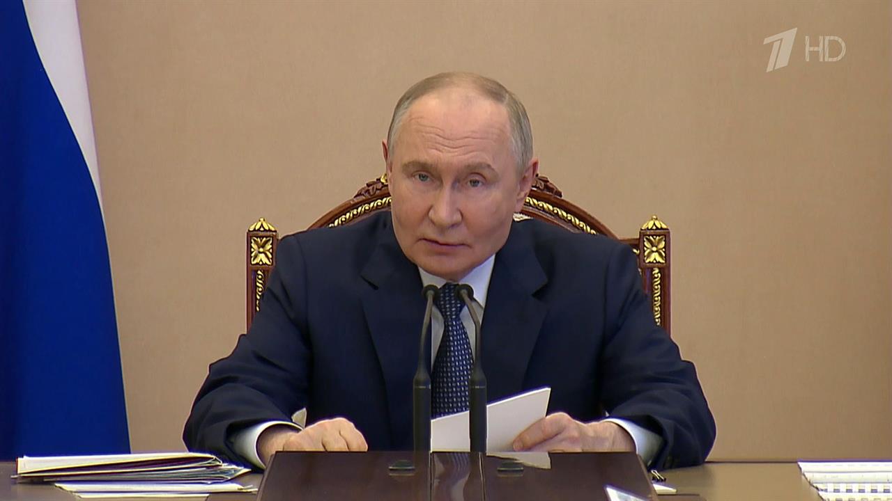 Владимир Путин в Кремле провел совещание по государственной программе вооружений
