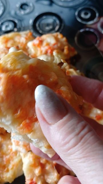 закуска из слоёного теста с начинкой