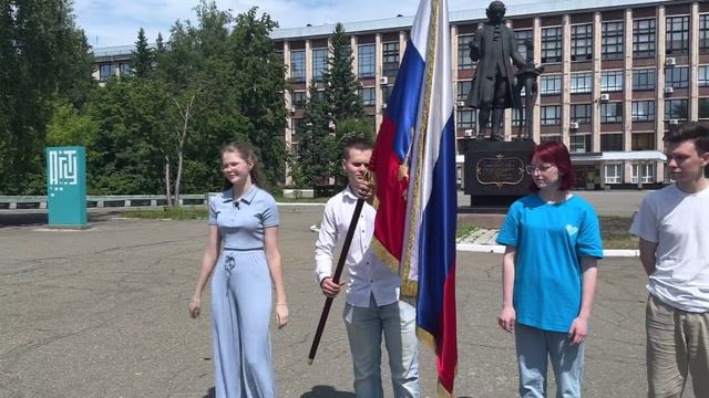 АлтГТУ принял участие в акции-эстафете «Передача
Государственного флага Российской Федерации»