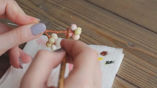 Снежноягодник из полимерной глины. Лепка