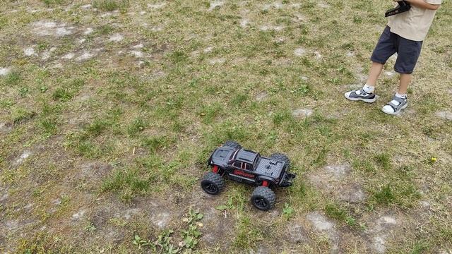 MJX 10208 на 4s аккумуляторе - чуть газу и сразу на дыбы #MJX #rccars #rc