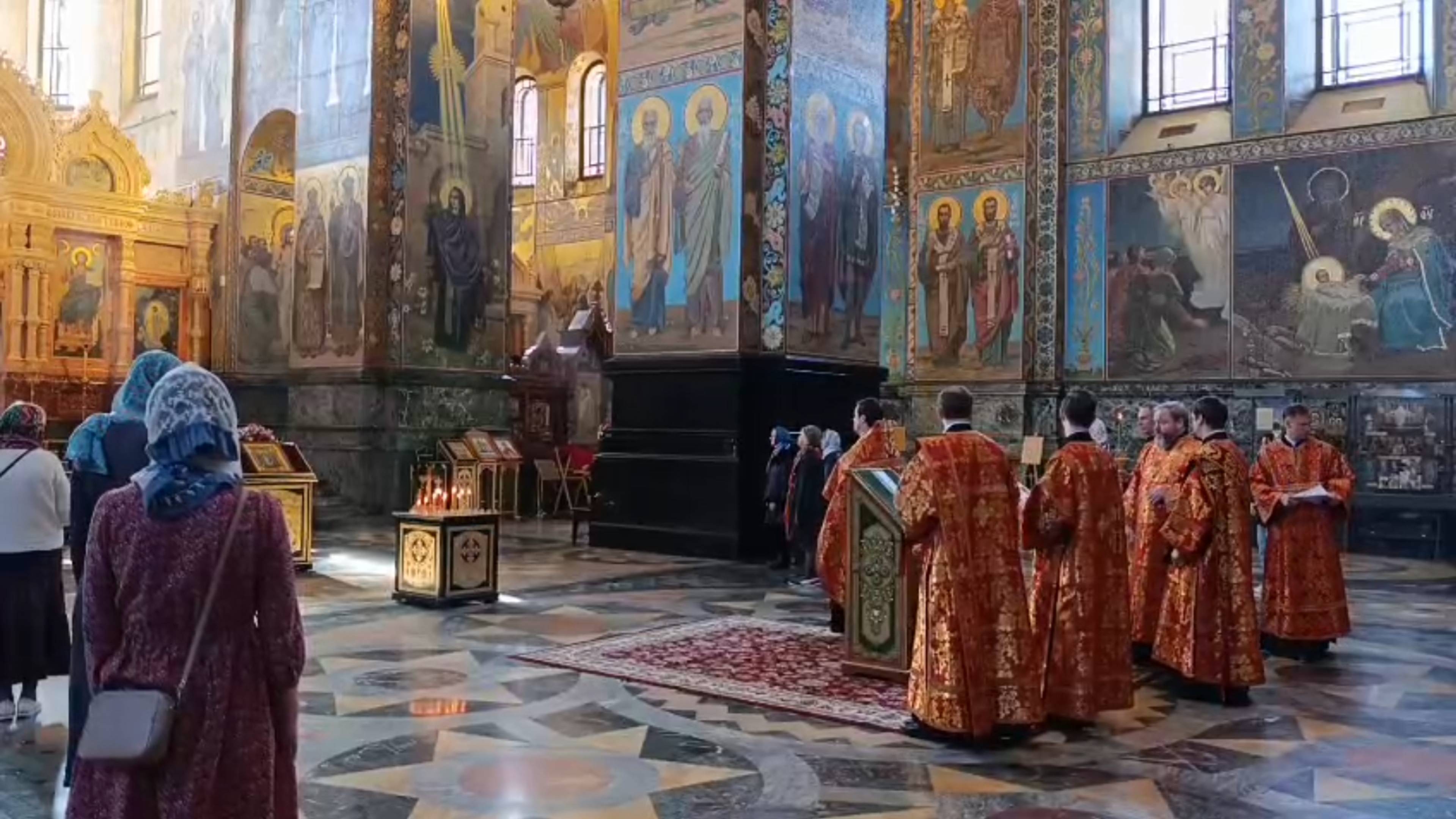 Пасхальная служба в храме "Спас на крови" в Петербурге (2025 год).