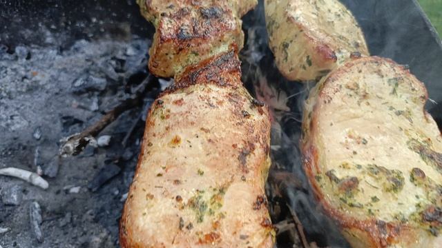 Мясо на мангале,на виноградном угле,как это сделать.🤔 Дымок придаёт особый привкус,советую👍природа