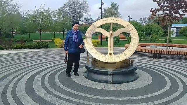 Морской парк, макет корабля, чайка и нерпа.
