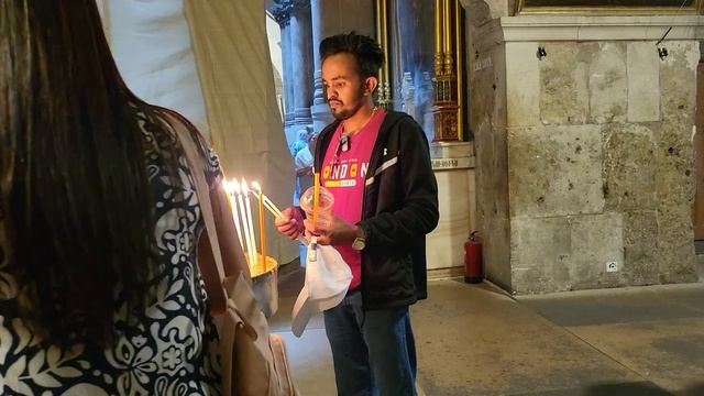 Я зажгла свечи за вас и ваших в День Святой Троицы - от Благодатного Огня. 1 видео