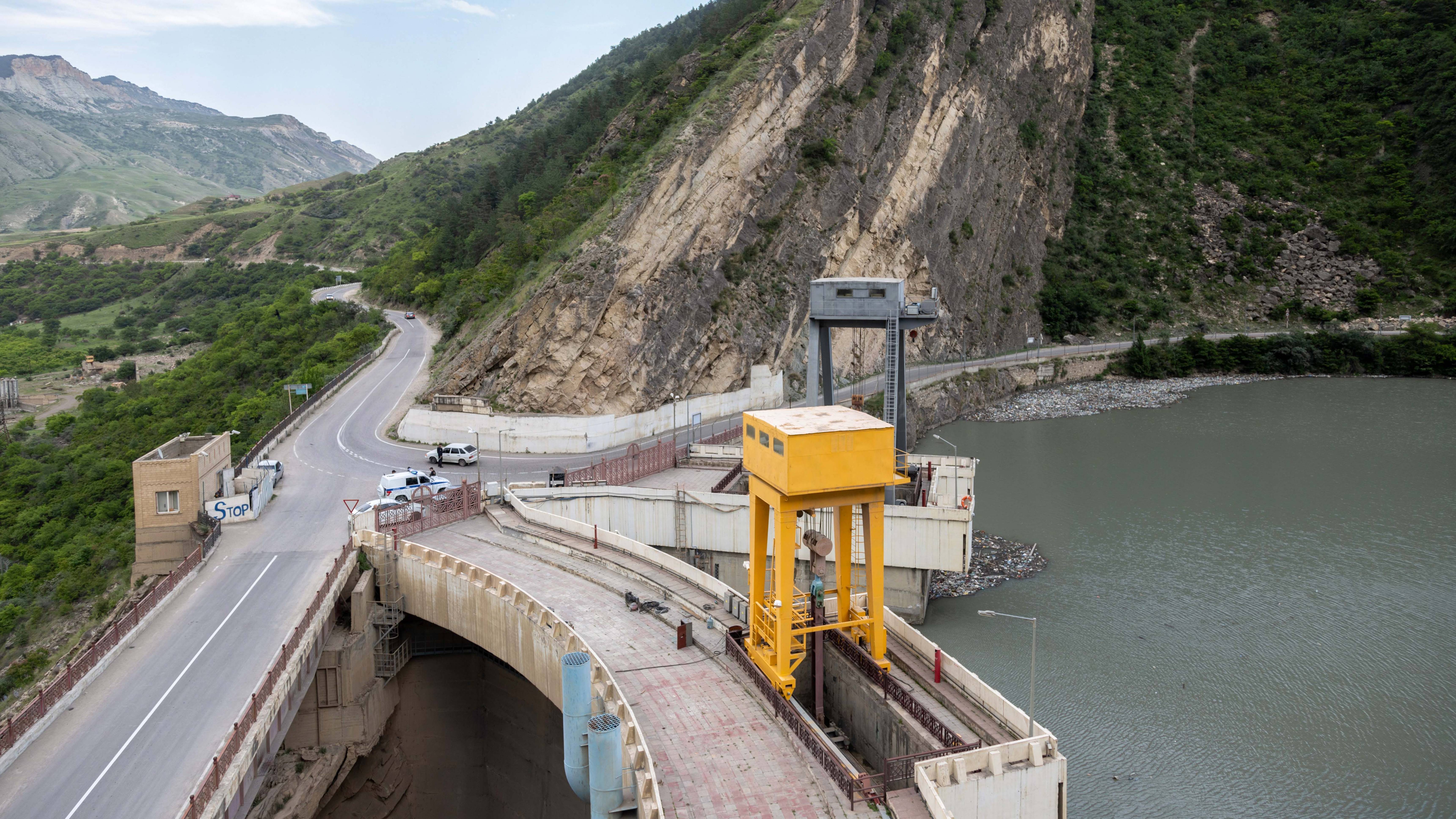 Гунибская ГЭС. В который раз уже проезжаем по этой дороге, но здешние пейзажи не наскучат никогда