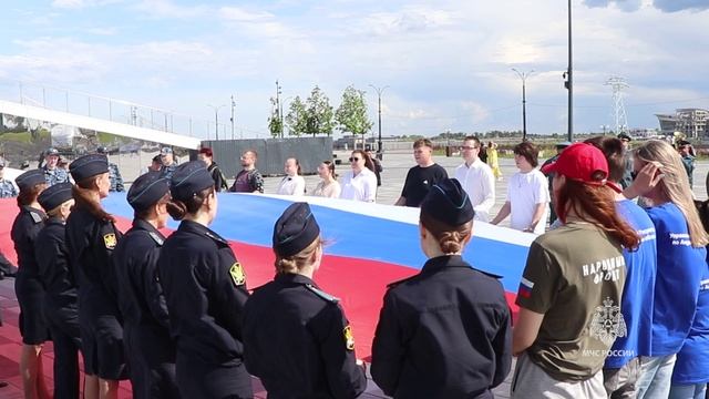 В Приамурье сотрудники чрезвычайного ведомства приняли участие в акции ко Дню России