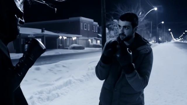 Боксерский поединок с вампиром ))В сцене ни одного актера или камеры с человеком))