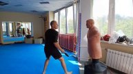 Ножевой бой, отработка ударов на манекене . Потапов Денис