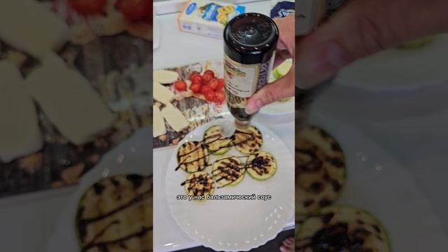 🧑🍳🧑🍳🧑🍳Яичница с кабачками на гриле и сыром халлуме!

Ингредиенты:
🔻 Яйцо 5 шт.
🔻 Кабачки