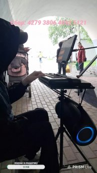 Музыкальный эфир играю на синтезаторе.