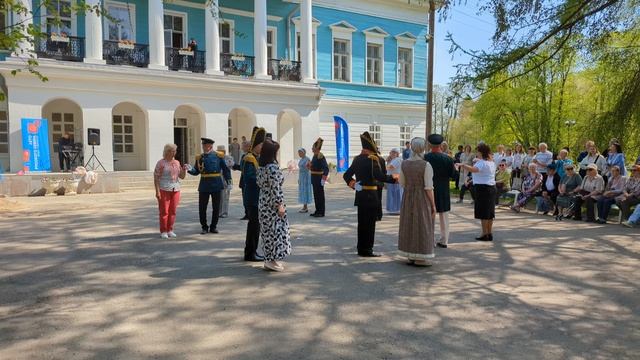 Танцуют все/ разучиваеи танец програнде