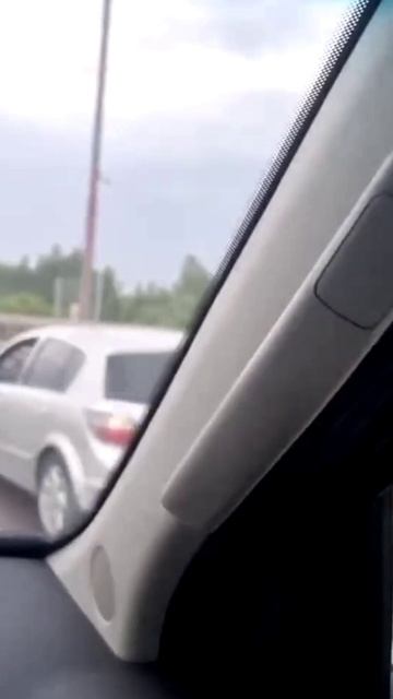 За рулём на трассе под Рязанью заметили маленькую девочку