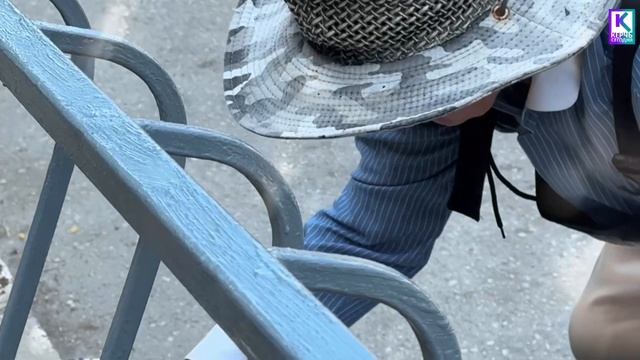 На Сморжевского красят ограждение