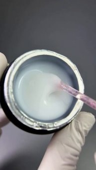 Маникюр с ярким, минималистичным дизайном, в работе коллекция весна-лето, артикул на WB 320292647