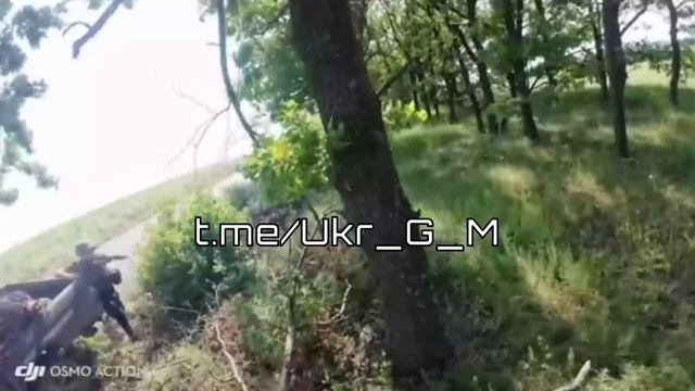 🇷🇺🛩🇺🇦Момент прилета русского FPV-дрона по укромобилю боевиков ВСУ💥