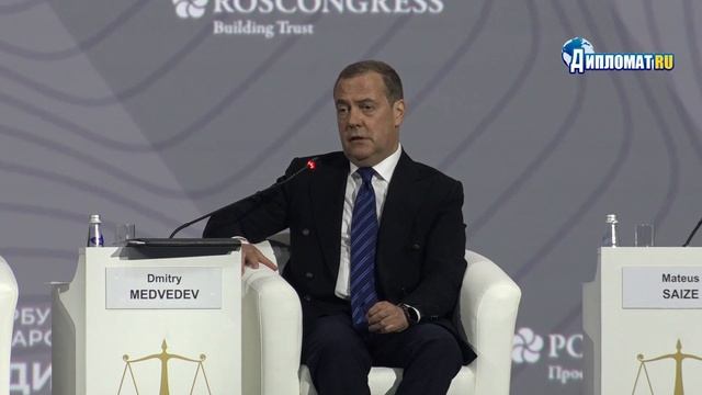 Дмитрий Медведев: Киевский режим нелегитимен — капитуляцию Украины подпишут военачальники