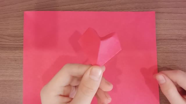 Сердечко из бумаги в стиле оригами