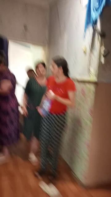 смотрите на них зрители