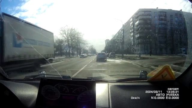 Правый поворот по ПДД с разбором и ошибками.