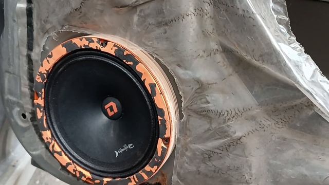 Установка динамиков DL Audio Barracuda 165 задних дверей в Nissan Cu