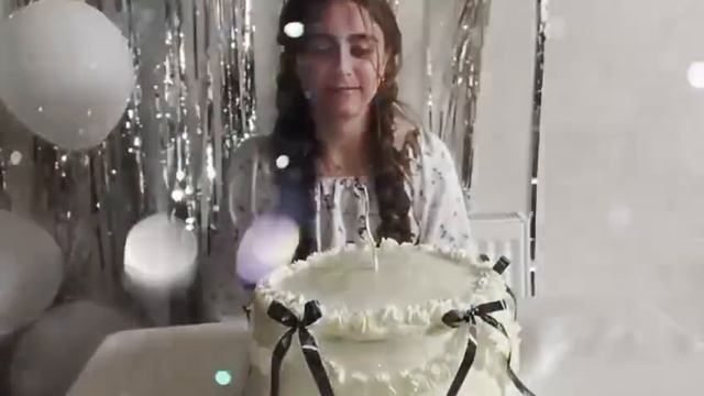 Изысканный торт, украшенный короной 👑 в стиле «Ламбет»