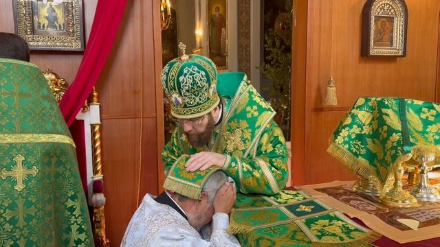МИТРОПОЛИТ ИГНАТИЙ СОВЕРШИЛ ХИРОТОНИЮ ВО ПРЕСВИТЕРА ДИАКОНА АЛЕКСАНДРА ПЛЕШИВЦЕВА В СВЯТО-ДУХОВСКОМ