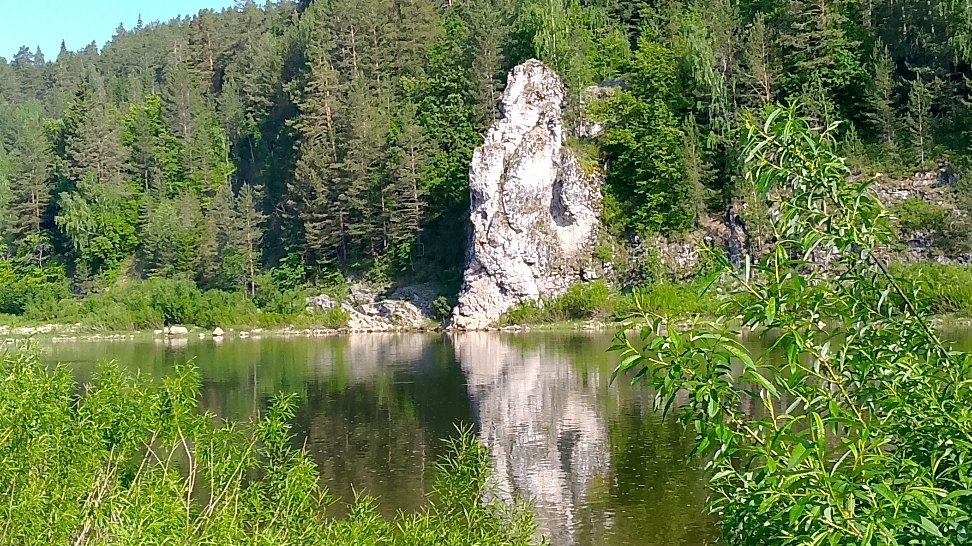 Рыбалка с лодки у камня Гребешок,на реке Чусовая.