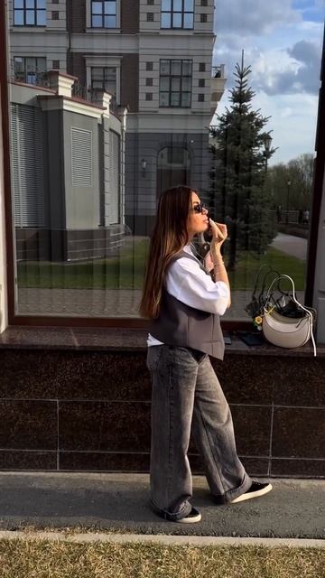 мой летний аксессуар всегда под рукой 🫦 бальзам для губ от бренда omm blat.