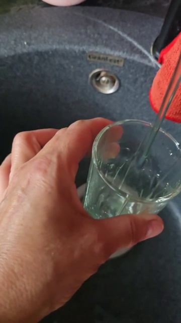 Енакиевский посёлок, район горного техникума. Пошла зелёная вода.