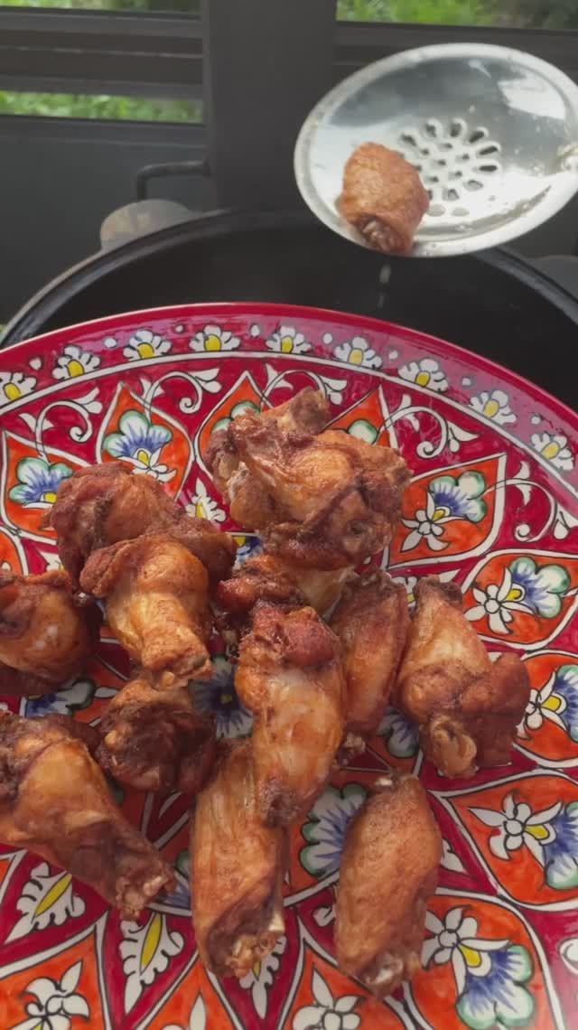 Куриные крылышки фри в казане на костре 🔥Просто  и вкусно👍 #крылышки #фри