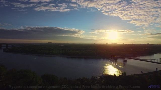 Вы не гуляли по лесу, пока не услышали этот саундтрек! - I Hear Echoes -- Ketsa -- Light Rising