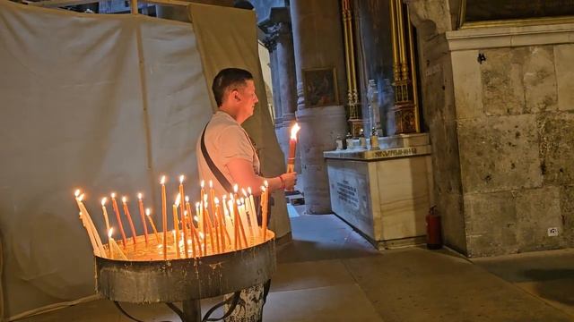 Я зажгла свечи за вас и ваших в День Святой Троицы - от Благодатного Огня. 2-е видео