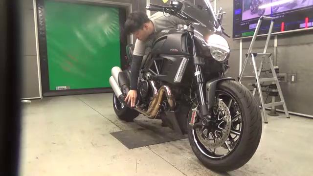 Видео запуска на аукционе Ducati Diavel Carbon 2012