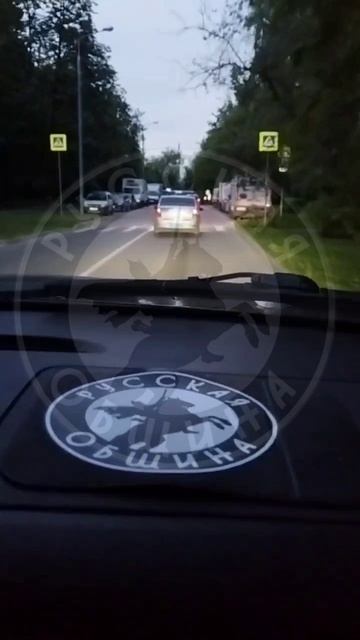 Приезжие "трудолюбы" регулярно устраивали пьянки в московском дворе на детской площадке !!!