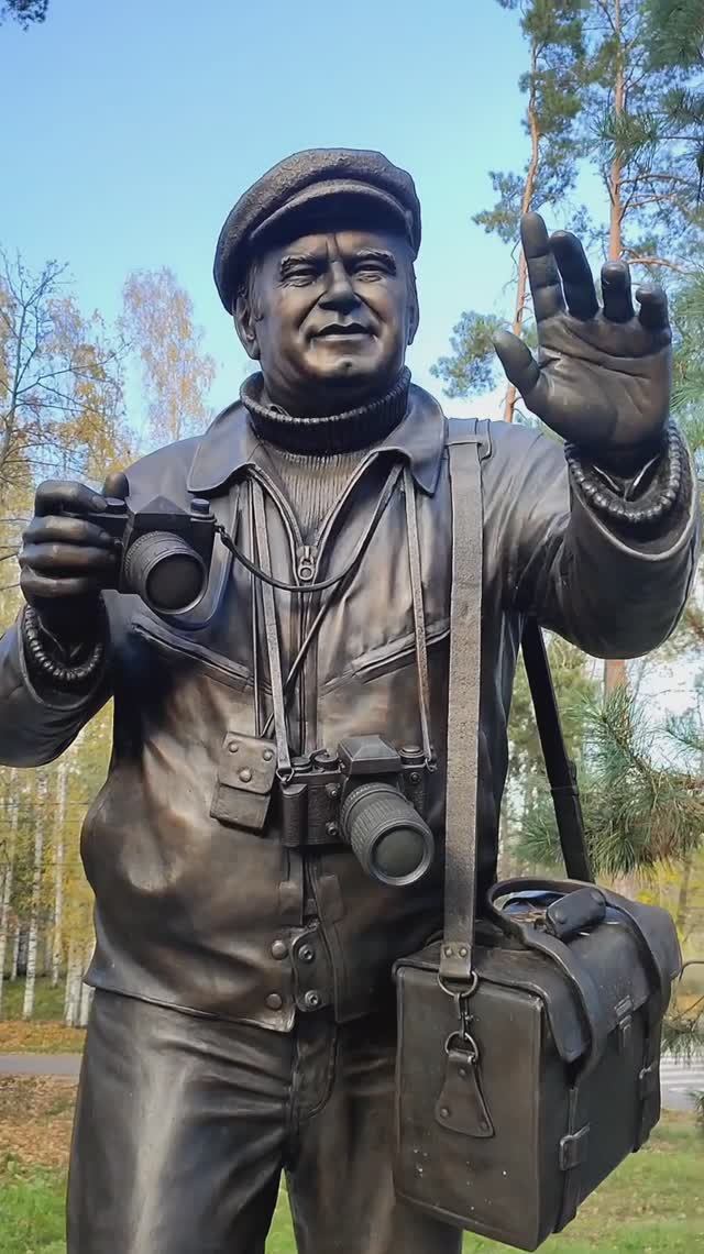 Памятник В. Пескову в Воронежском биосферном заповеднике