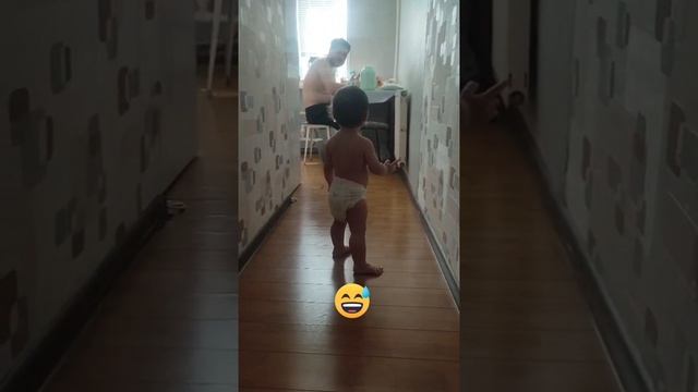 Малышка разговаривает по понятиям)