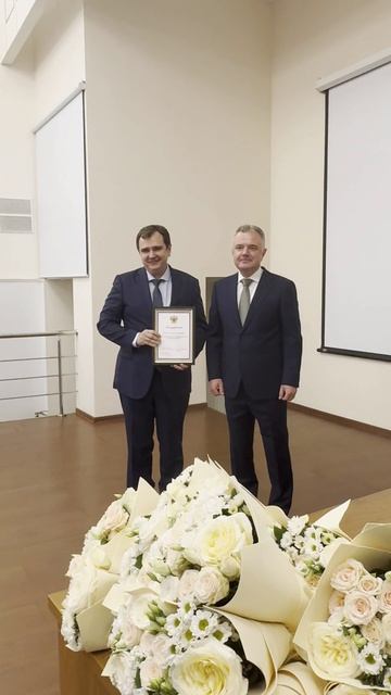Награждение лучших сотрудников ко Дню медицинского работника