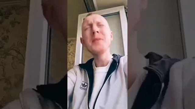 классный парень без рук красиво поёт