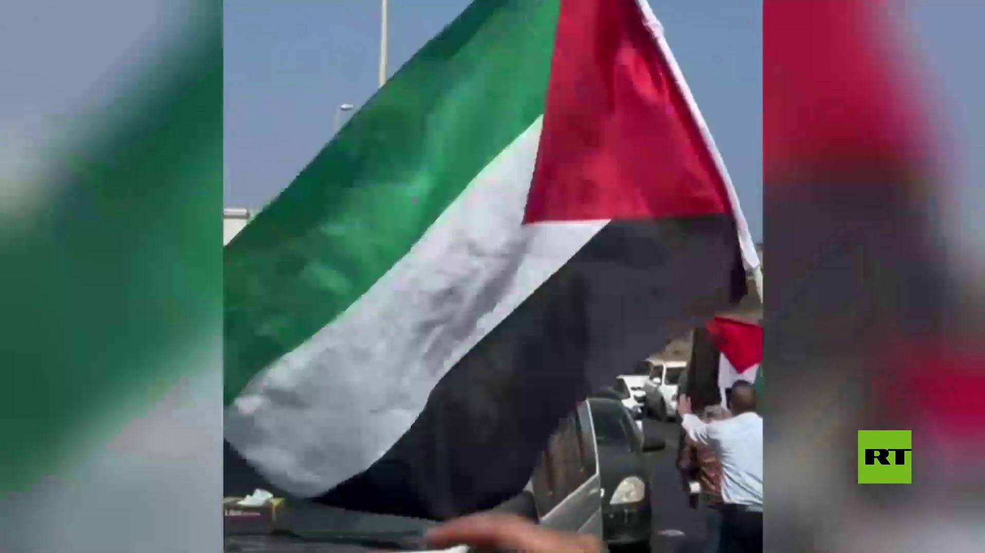 هتافات المشاركين في قافلة "الصمود"